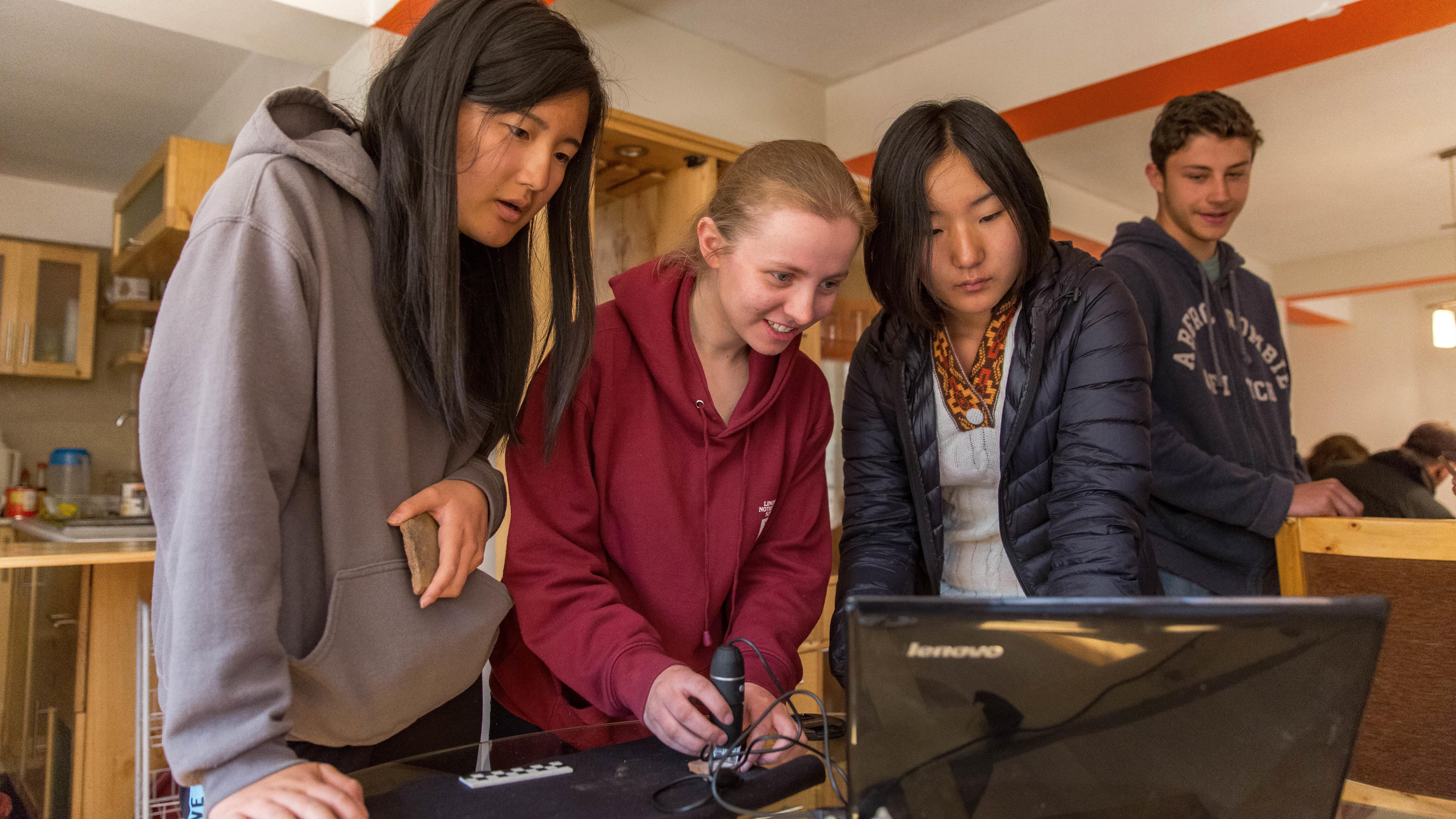 Projects Abroad Archaeology work for teenage volunteers in Peru includes attending presentations to learn more about the Incan Empire. Archaeology volunteering for teenagers in Peru also includes attending presentations.